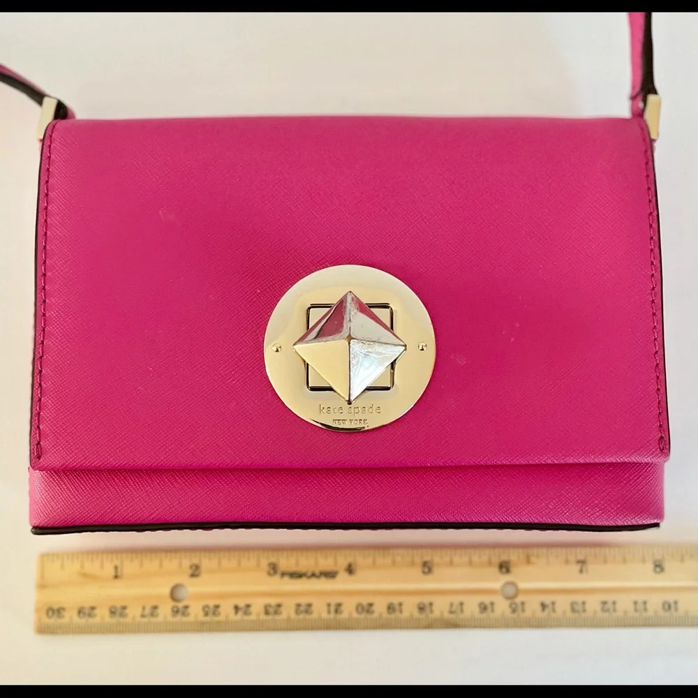 🌸 Kate Spade Hot Pink Crossbody  purse with Gold Hardware 🌸 - Picture 5 of 9